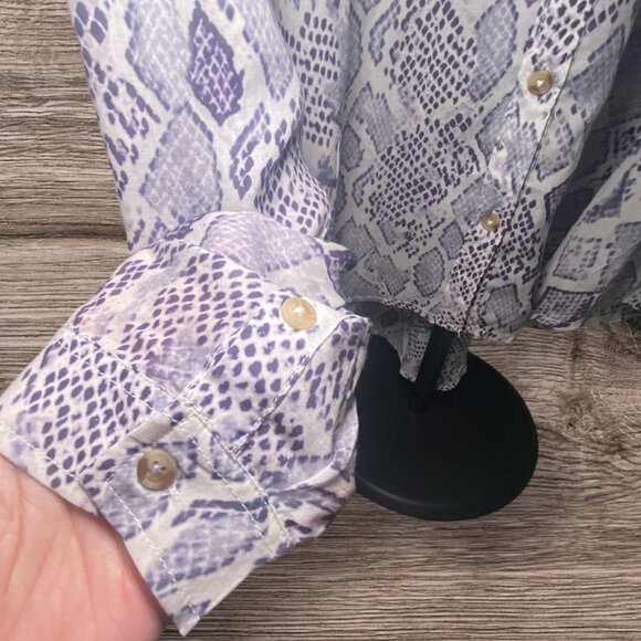 Anthropologie Pilcro Flowy Long Sleeve Lightweight Blouse Gray/White Pattern - Picture 3 of 9